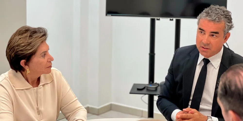 Elizabeth Schmidt e Jânio Luiz Pereira, da 6ª Promotoria, debatem soluções por falta d'água