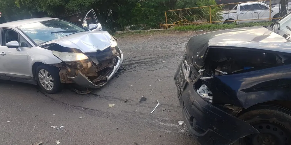 Acidente envolveu três veículos