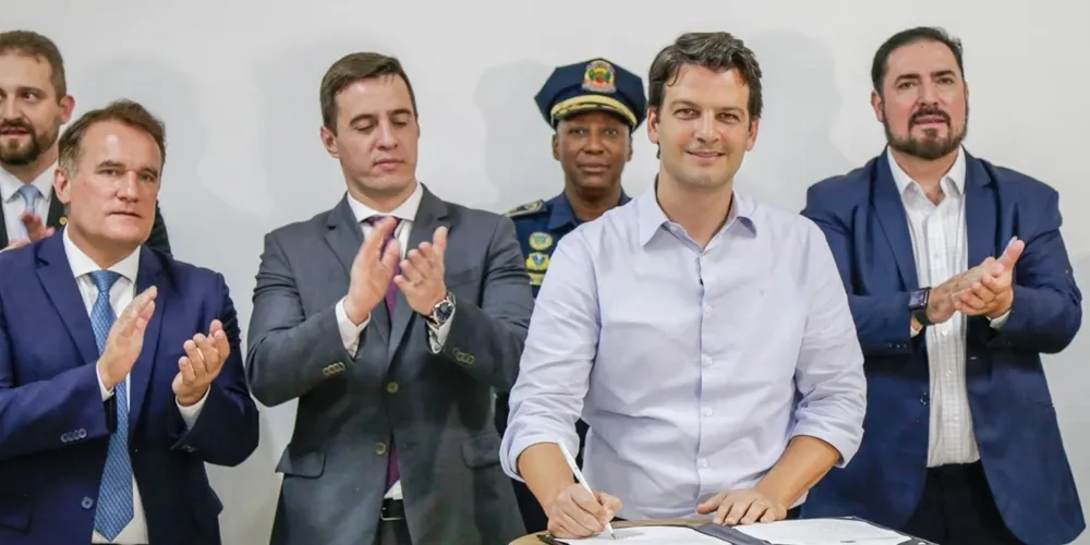 O prefeito de Curitiba Eduardo Pimentel assinou o aval para a realização de um novo concurso da Guarda Municipal