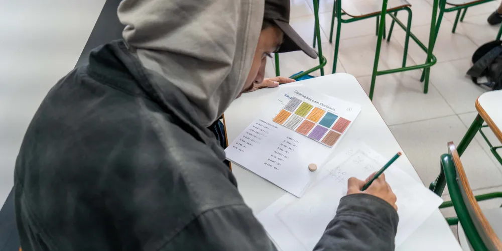 O prazo para inscrição segue até 7 de março e os interessados devem procurar a escola estadual mais próxima, portando documento oficial com foto