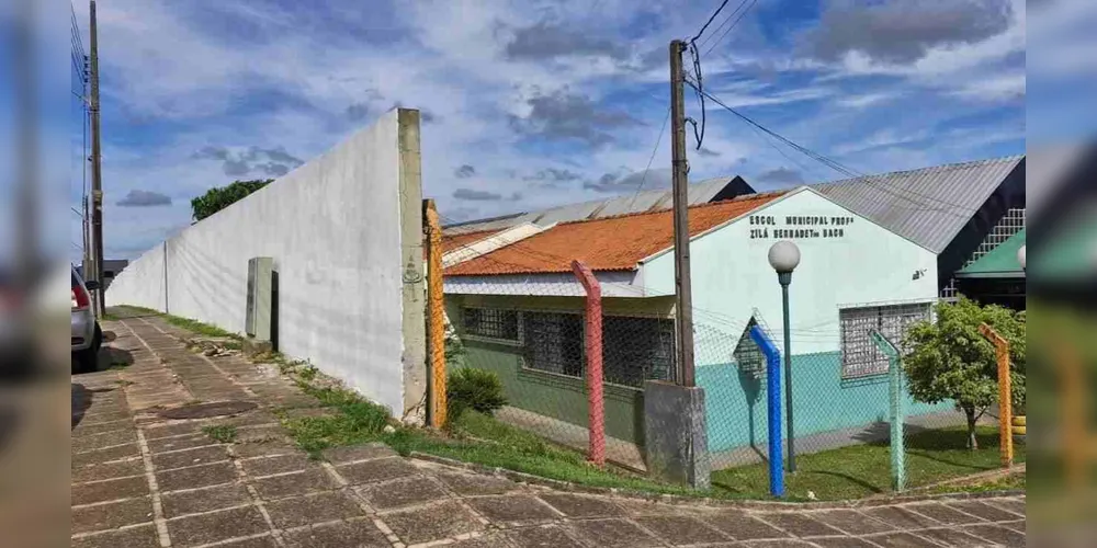 Muro da escola será utilizado para a produção de graffiti e para a oficina com os alunos