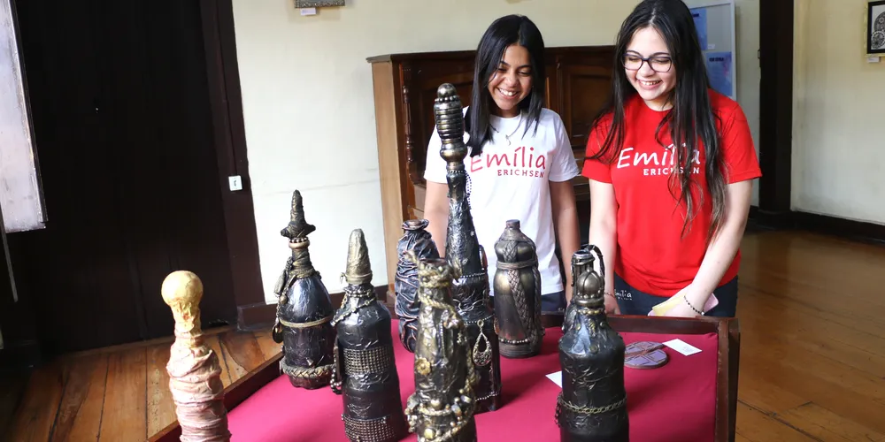 Obras feitas por mulheres castrenses ficam expostas até dia 7 de abril