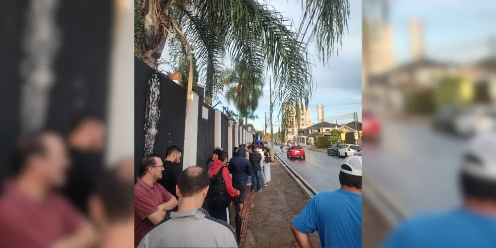 A fila se formou a partir das 5 da manhã