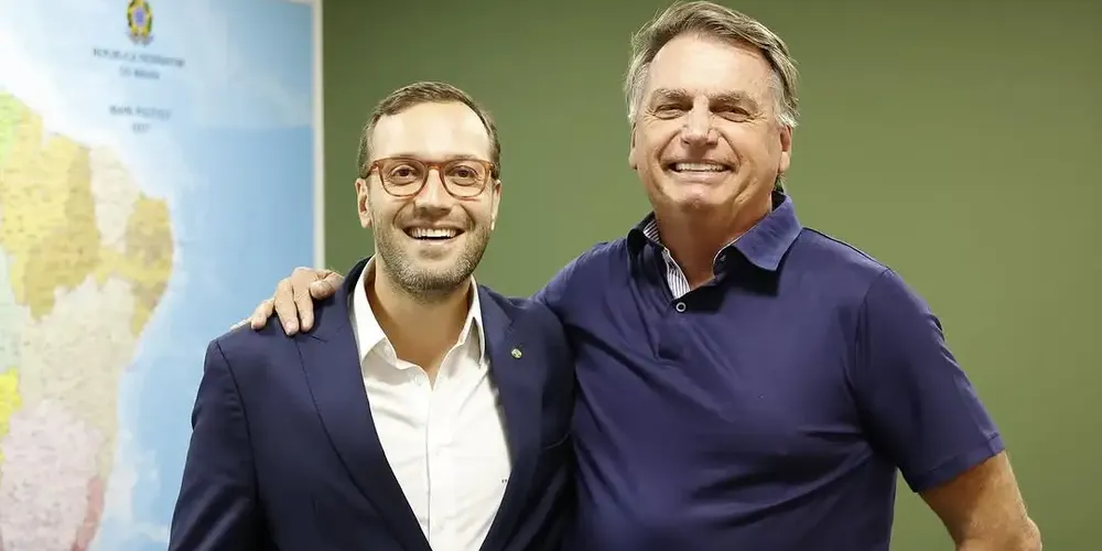 Filipe Barros e Jair Bolsonaro são filiados ao Partido Liberal (PL)