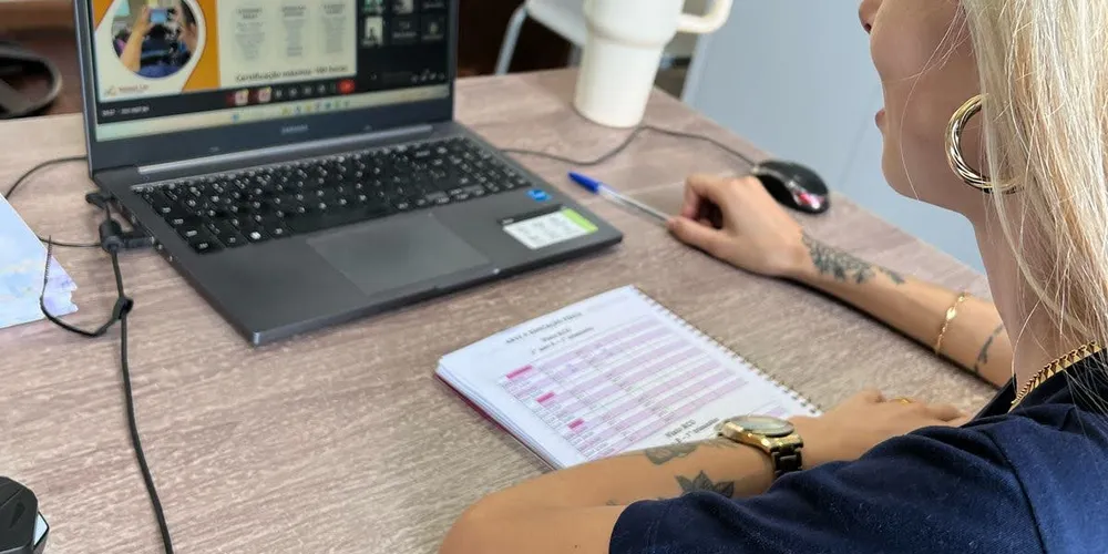 A oficina de formação possibilitou aos educadores conhecerem as novidades do projeto para 2025