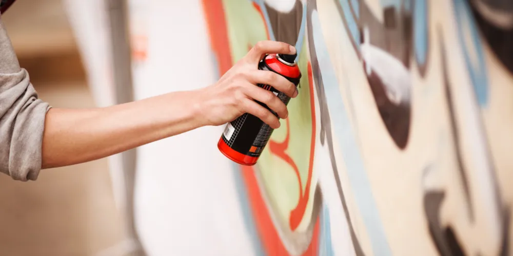 Muro da escola será utilizado para a produção de graffiti e para a oficina com os alunos