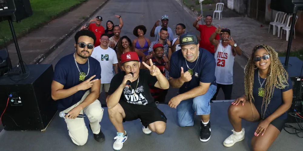 O grupo também aproveitou a oportunidade para fazer um excelente networking com artistas locais, recebendo muitos aplausos e um feedback motivador