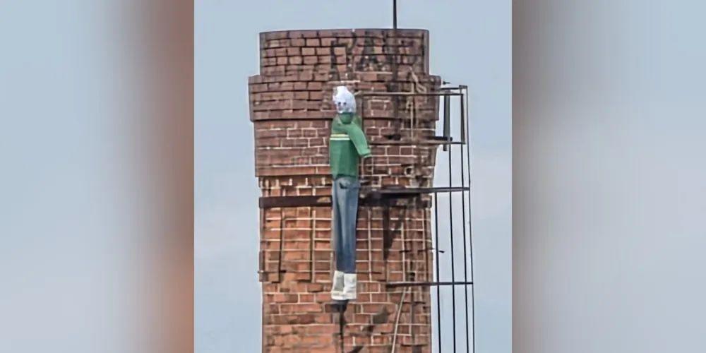 O costume é típico do Sábado de Aleluia