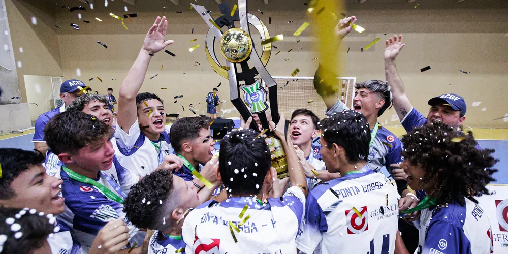 Equipe masculina Sub-14 da Associação Campos Gerais Futsal