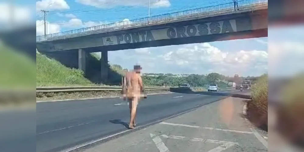 Homem estava andando em uma das faixas de rolamento