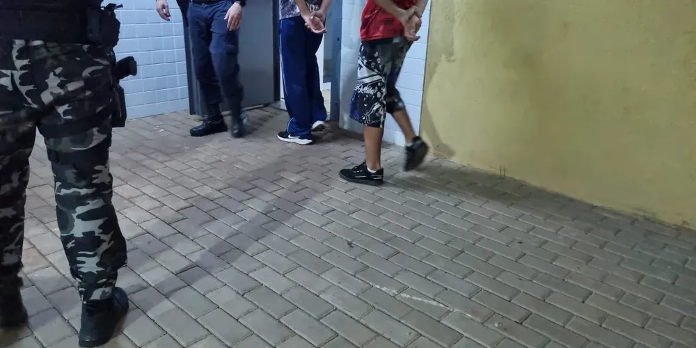 A ação ocorreu em frente a uma distribuidora de bebidas, local que tem sido alvo de fiscalização policial