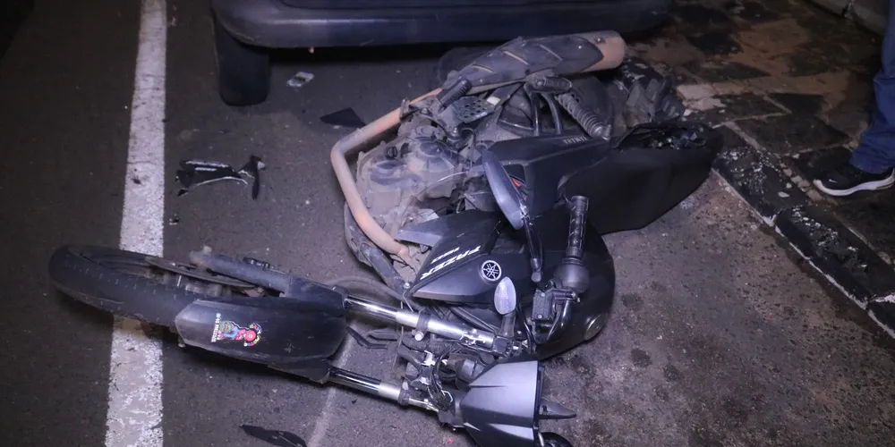 Motocicleta teve vários danos
