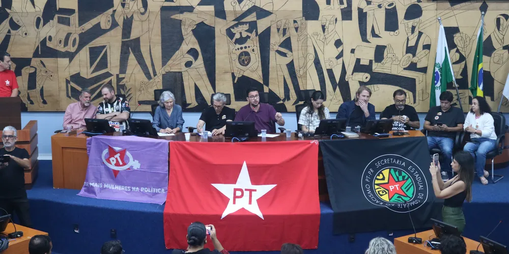 A plenária foi realizada neste sábado (12), em Ponta Grossa