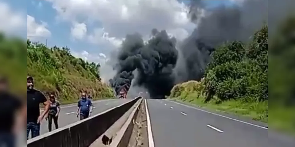 Parte da carga vazou após o incêndio