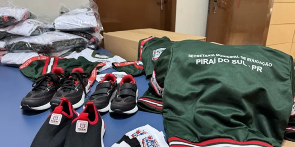 A entrega dos novos uniformes escolares já está acontecendo