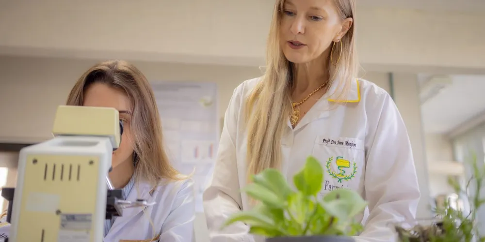 Professora Jane Manfron  foi indicada ao prêmio Mulher Destaque da Sociedade Brasileira de Farmacognosia
