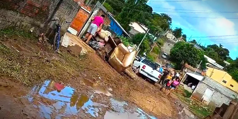 Chuva deixou estragos na região do Jardim Maracanã, em Ponta Grossa