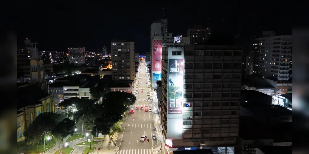 Avenida Vicente Machado é uma das vias contempladas pela substituição de lâmpadas