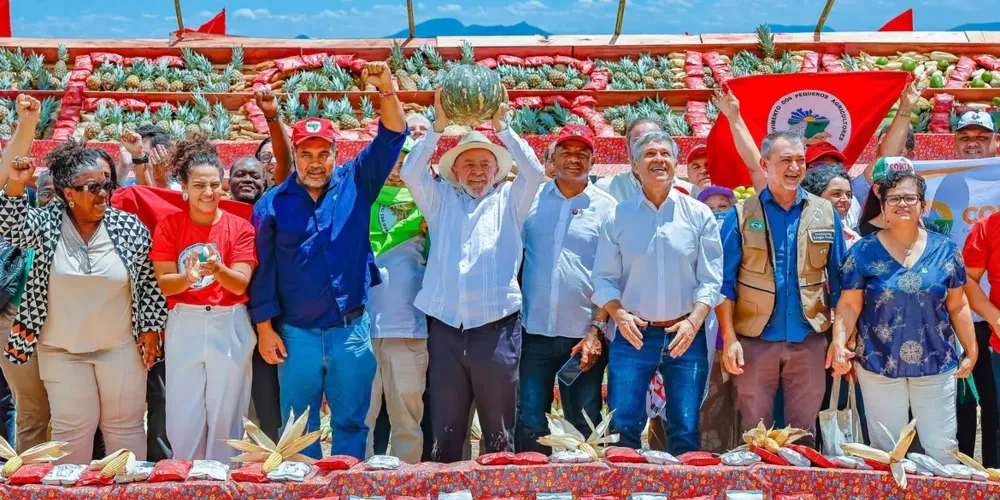 Lula durante o evento de distribuição de terras