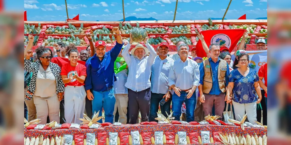 Lula durante o evento de distribuição de terras