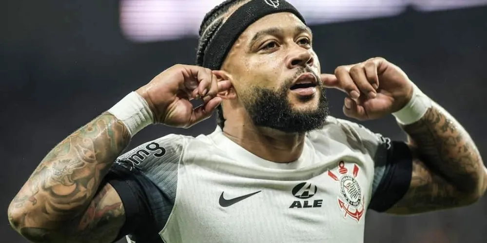 Memphis fez o segudo gol da vitória corinthiana, neste domingo (2)