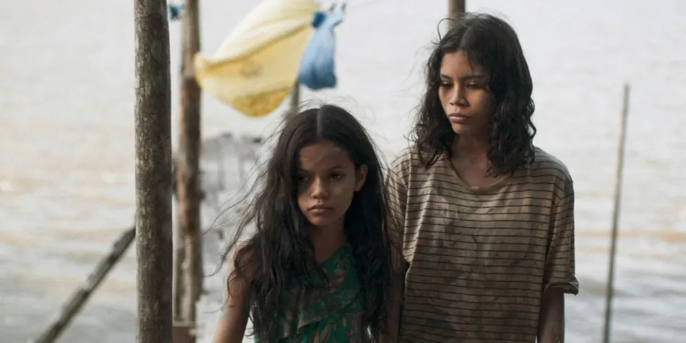 Na trama, Marcielle é uma jovem de 13 anos que vive em uma comunidade ribeirinha