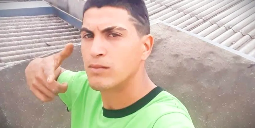 Michael foi surpreendido enquanto estava numa motocicleta