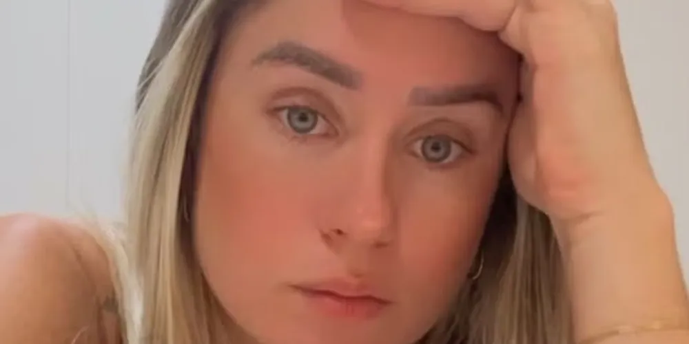 Débora Peixoto afirma que ela e o marido estão tentando lidar com a nova fase