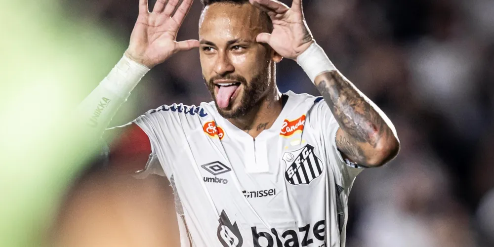 Neymar voltou a gerar polêmica após marcar presença em festa íntima repleta de mulheres