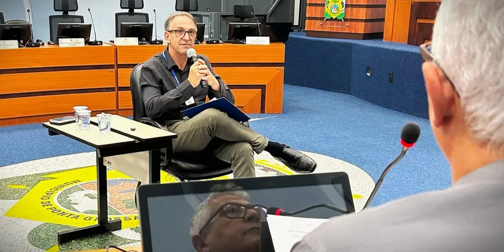 Gerente de investimentos da Sanepar, Joel Pires, prestou esclarecimentos aos membros da CPI da Sanepar