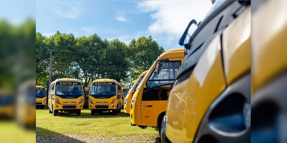 Cada veículo custou R$ 469 mil e possui espaço para 59 alunos sentados.