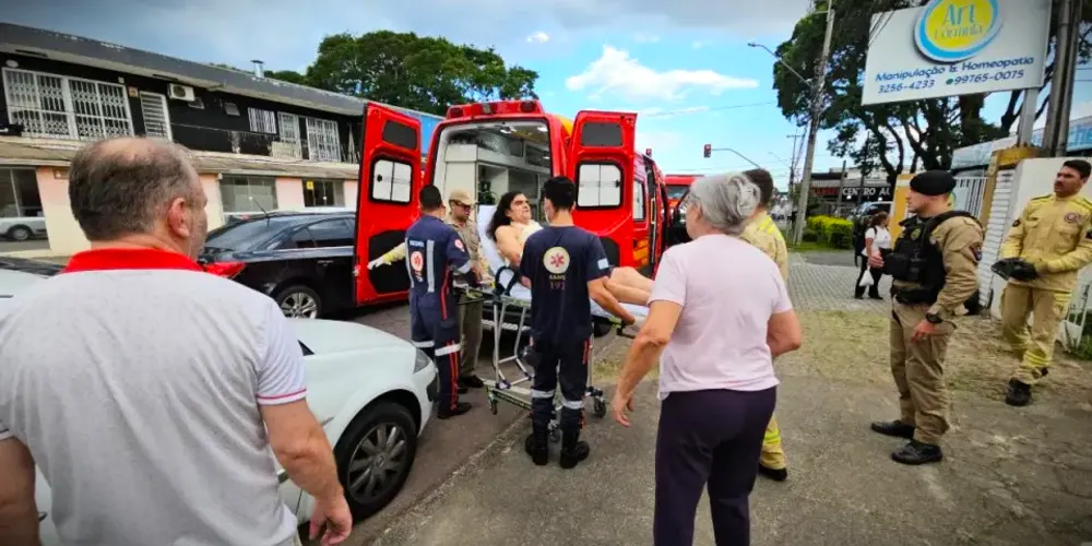 Vítima foi socorrida e encaminhada ao Hospital Cajuru