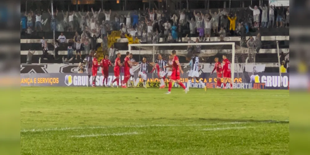 Gol foi marcado após cobrança de escanteio, logo no início do jogo