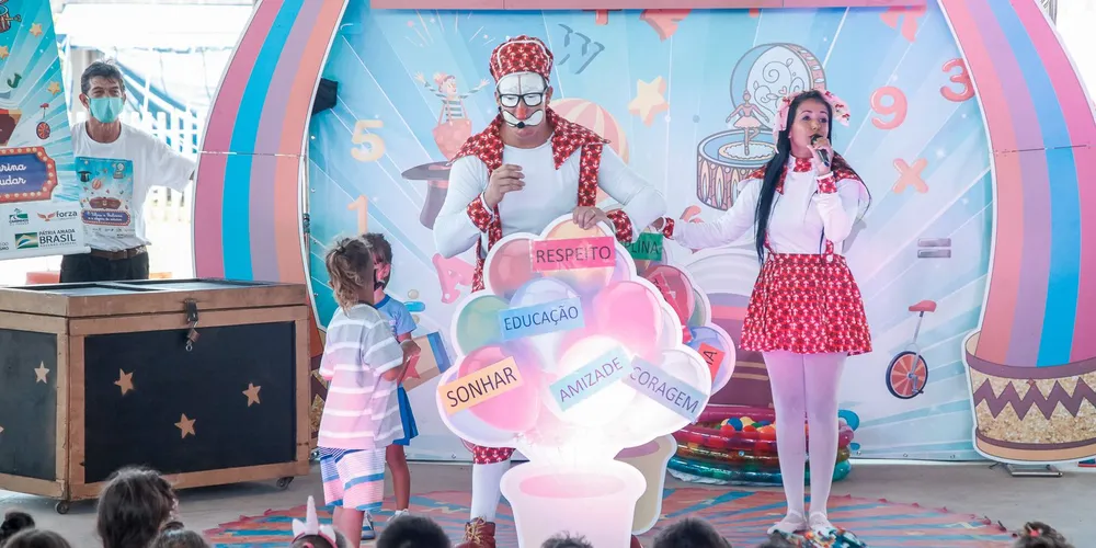 O  projeto “O palhaço, a bailarina e a alegria de estudar - Terceira Edição”, combate o bullying nas escolas de Ponta Grossa