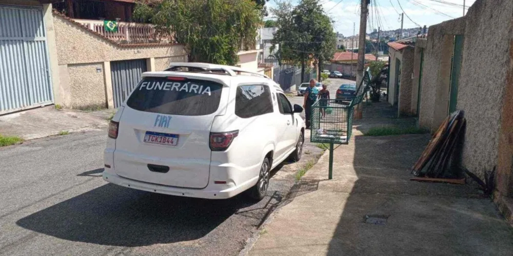 O automóvel foi encontrado em frente a casa da ex-namorada do suspeito