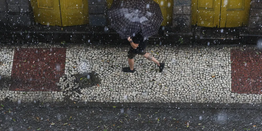 Chuva deve ocorrer entre a tarde e a noite