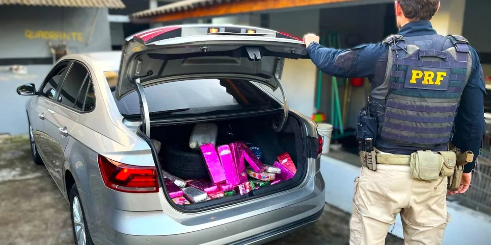 Droga estava num carro modelo Virtus, com placas de Joinville