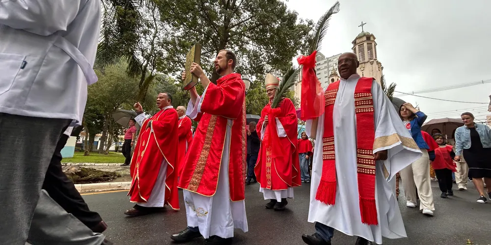 Procissão de Domingo de Ramos em Ponta Grossa
