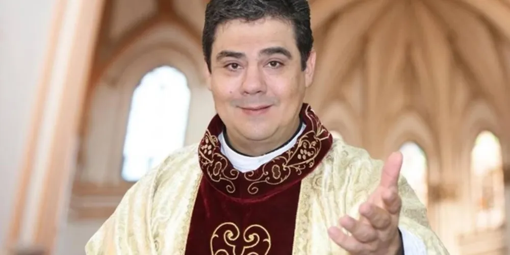 Padre Robson de Oliveira é grande sucesso nas redes sociais