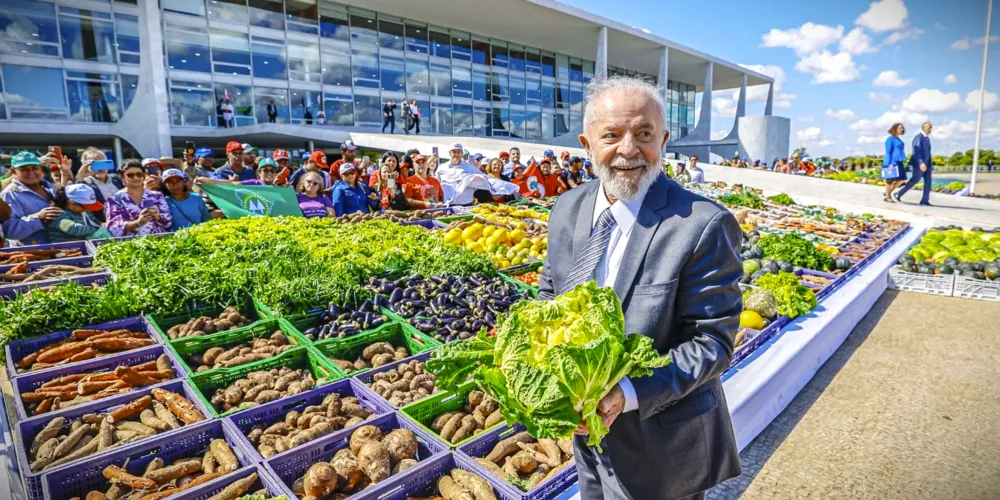 Presidente Lula também fez comunicado em rede nacional, nesta segunda-feira (24)