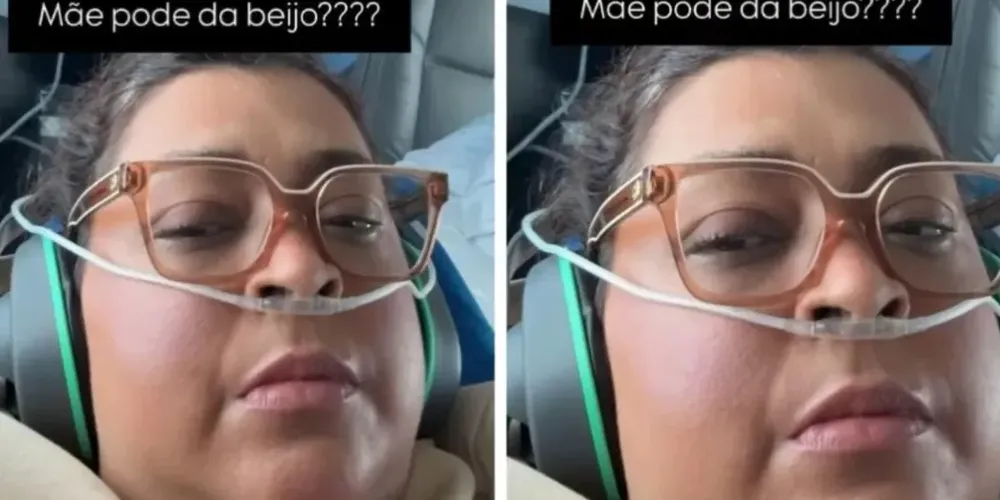 A cantora parece estar respirando com o auxílio de uma máquina