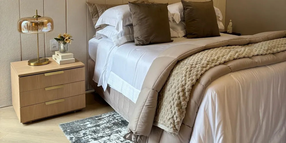 A foto é um projeto arquitetônico do Manu Danguy, que destaca tons terrosos, uma das principais tendências da arquitetura para este ano