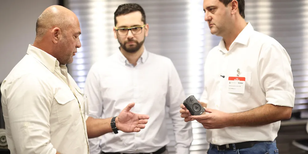 O Governador realizou uma visita à empresa Axon, em Phoenix, nos Estados Unidos
