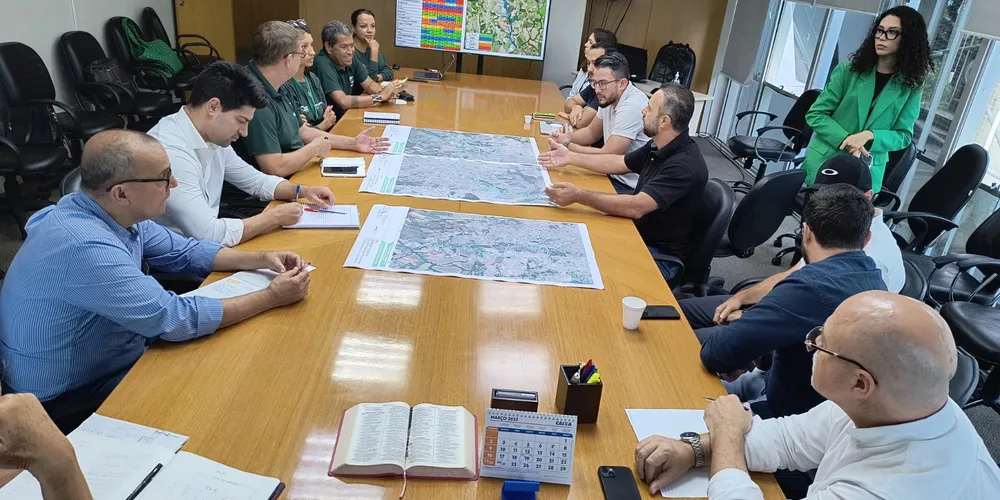 Reunião aconteceu na manhã desta sexta-feira (14).