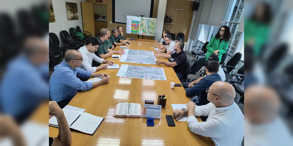 Reunião aconteceu na manhã desta sexta-feira (14).