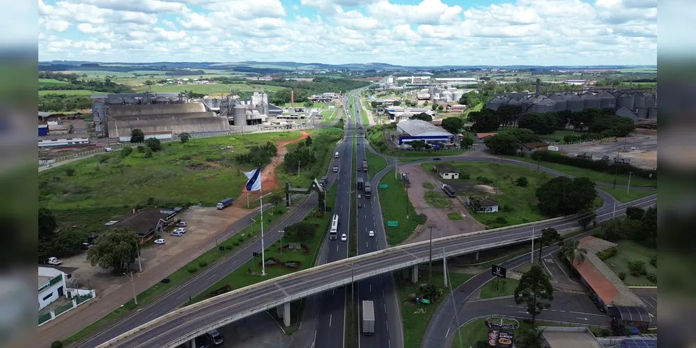 Trecho urbano da BR-376, região do Cará-Cará
