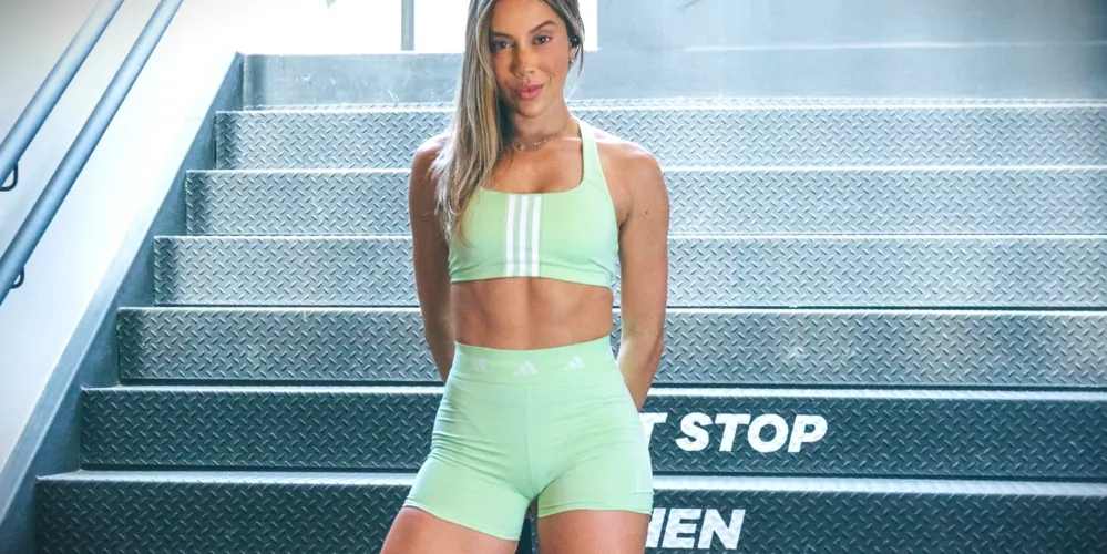 Renata Saldanha tem 33 anos, é professora e bailarina