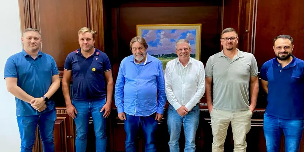 Jorge Lange, Ivanor Müller e demais representantes municipais estiveram reunidos