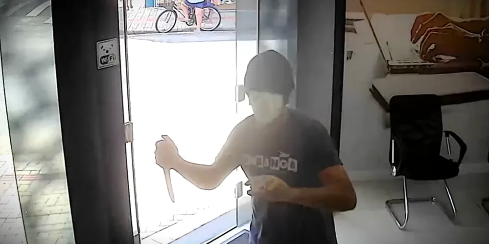 Homem estava portando uma faca de tamanho médio, disse a polícia
