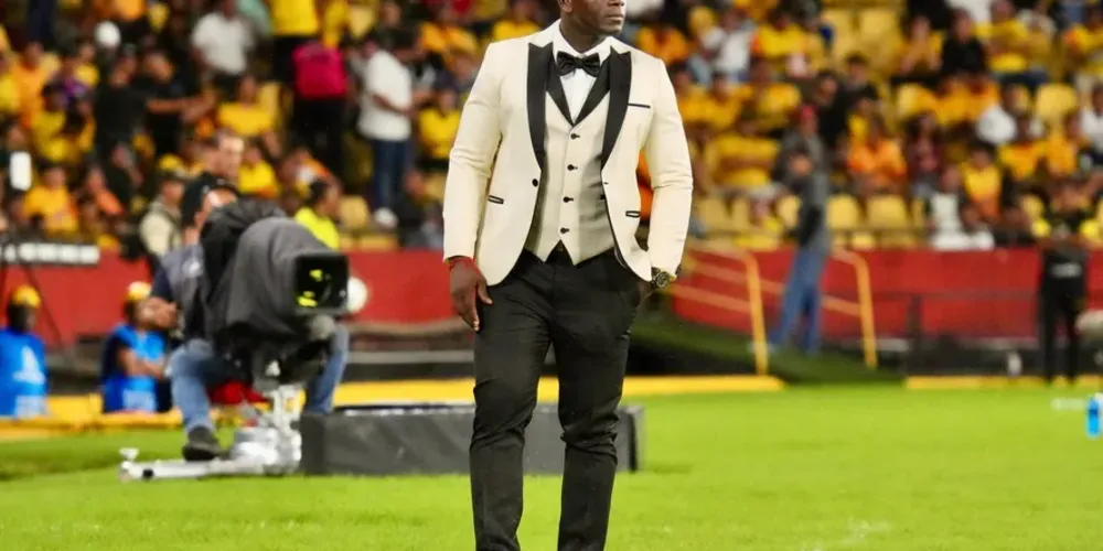 Roupa de gala para atuação de luxo do Barcelona de Guayaquil